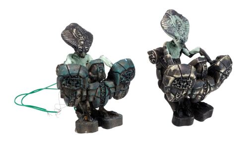 711. Pair of Console-Bound Harvester Model Miniatures ### INDEPENDENCE DAY (1996)