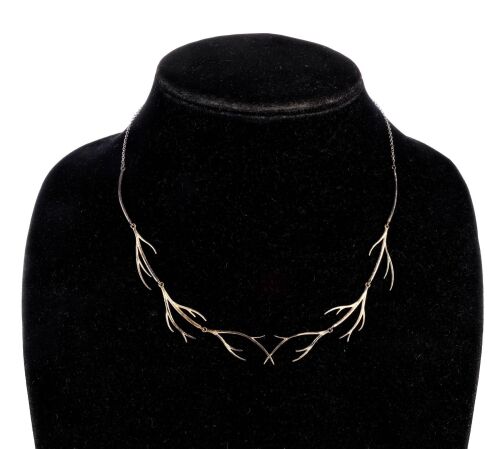 781. Serleena Xath's (Lara Flynn Boyle) Necklace ### MEN IN BLACK II (2002)