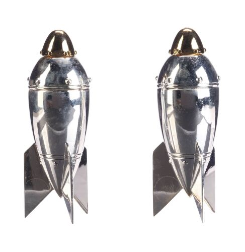 782. Production-Made Rocket Salt and Pepper Shakers ### MEN IN BLACK II (2002)