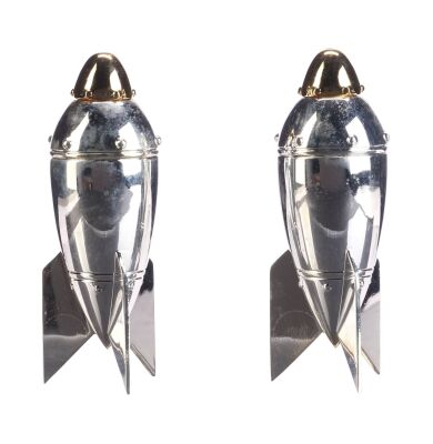782. Production-Made Rocket Salt and Pepper Shakers ### MEN IN BLACK II (2002)