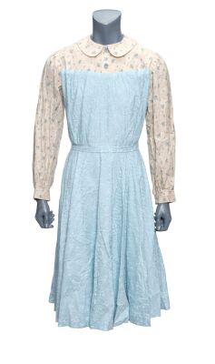 822. Emma Skillpa's (Cillian Murphy) Dress ### PEACOCK (2010)
