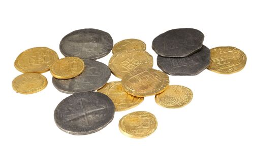 824. Set of 15 Pirate Treasure Coins ### PIRATES OF THE CARIBBEAN: THE CURSE OF THE BLACK PEARL (2003)