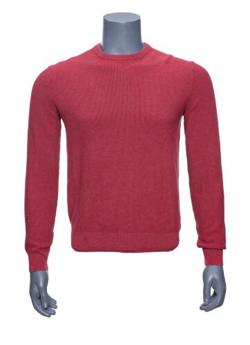 851. Jesse Eisenberg Collection: David Kaplan's (Jesse Eisenberg) Return to New York Sweater ### A REAL PAIN (2024)
