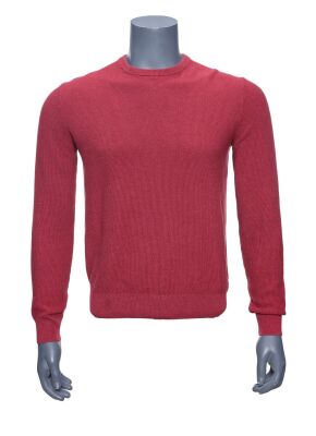 851. Jesse Eisenberg Collection: David Kaplan's (Jesse Eisenberg) Return to New York Sweater ### A REAL PAIN (2024)