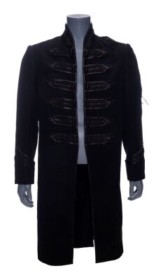 1090. Count Vladislaus Dracula's (Richard Roxburgh) Distressed Coat ### VAN HELSING (2004)