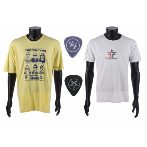 133. FOO FIGHTERS - Learn To Fly T-Shirt, Late Show with David Letterman 2015 Performance T-shirt and Two Dave Grohl Guitar Picks