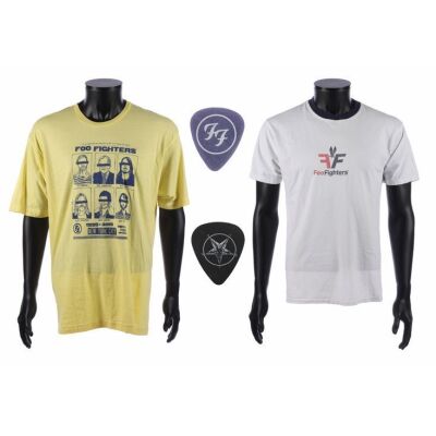 133. FOO FIGHTERS - Learn To Fly T-Shirt, Late Show with David Letterman 2015 Performance T-shirt and Two Dave Grohl Guitar Picks