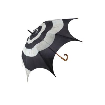 57. The Penguin's (Danny DeVito) Black-and-White Swirl Umbrella ### BATMAN RETURNS (1992)