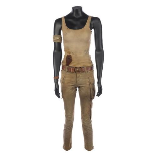 404. Lara Croft's (Alicia Vikander) Bloodied Ensemble ### TOMB RAIDER (2018)