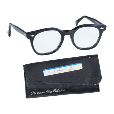 418. Garth Algar's (Dana Carvey) Glasses ### WAYNE'S WORLD 2 (1993)