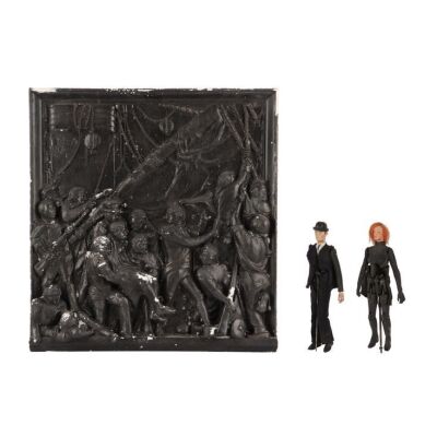 453. 1:9 Scale Steed (Ralph Fiennes) and Peel (Uma Thurman) Model Miniatures, with Nelson's Column Base Panel Model Miniature ### THE AVENGERS (1998)