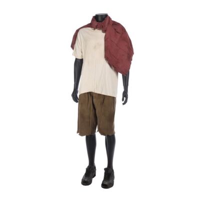 543. Chuck Noland's (Tom Hanks) "Prior to Raft Attempt" Ensemble ### CAST AWAY (2000)