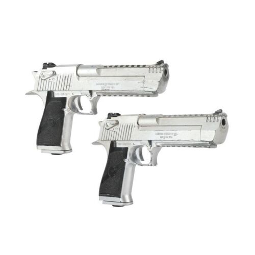 578. Pair of Deadpool Variant-Universe Stunt Desert Eagle Pistols ### DEADPOOL & WOLVERINE (2024)