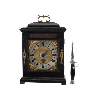 802. Lara Croft's (Angelina Jolie) Metal Switchblade with The Clock's Storage Clock ### LARA CROFT: TOMB RAIDER (2001)