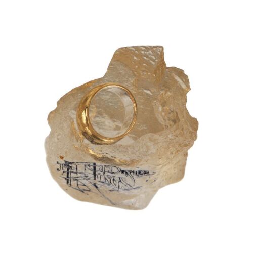 819. The One Ring Encased in Resin Crew Gift ### THE LORD OF THE RINGS: THE FELLOWSHIP OF THE RING (2001)