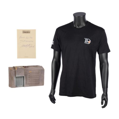 981. Death Star II Model Miniature Surface Panel with Crew Shirt ### STAR WARS: RETURN OF THE JEDI (1983)