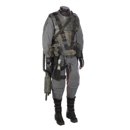 1008. Mobile Infantry Ensemble With Stunt MK I Morita Rifle ### STARSHIP TROOPERS (1997)
