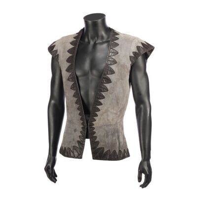 799. Prince Colwyn's (Ken Marshall) Tunic ### KRULL (1983)