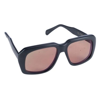 89. Sam "Ace" Rothstein's (Robert De Niro) Sunglasses ### CASINO (1995)