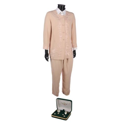 516. Albert Goldman's (Nathan Lane) Wedding Suit and Cufflinks ### THE BIRDCAGE (1996)