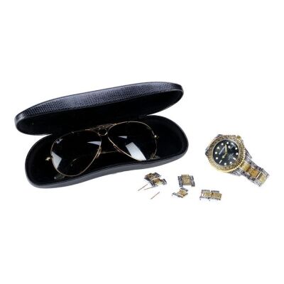 89. Wolf's (Bad Bunny) Sunglasses and Watch ### BULLET TRAIN (2022)