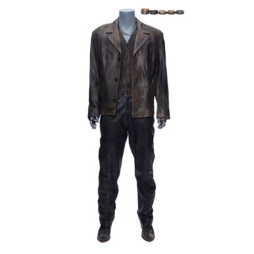 317. Creepy's (Michael Bailey Smith) Distressed Ensemble with Production-Made Jacket ### MEN IN BLACK II (2002)