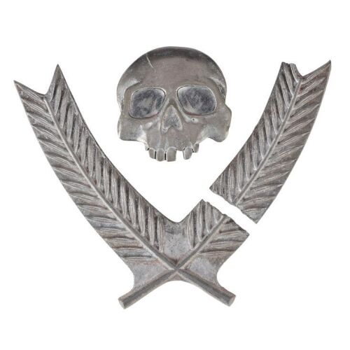390. Claire Fisher's (Lauren Ambrose) Cadillac Hearse Side Emblem ### SIX FEET UNDER (T.V. SERIES, 2001-2005)