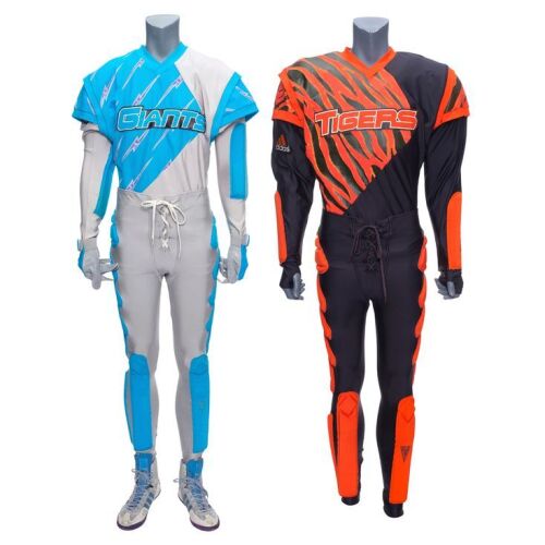 496. Giants Jump Ball Ensemble with Tigers Uniform ### STARSHIP TROOPERS (1997)