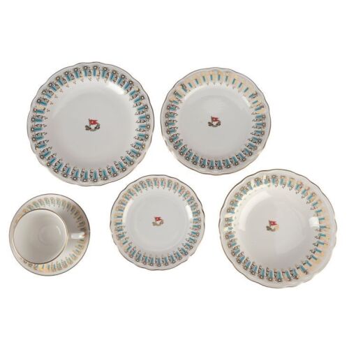 525. Set of White Star Line Dinnerware ### TITANIC (1997)