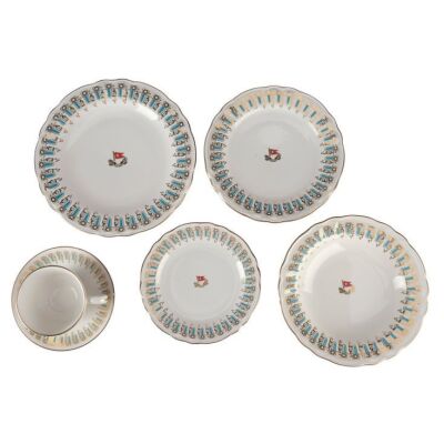 525. Set of White Star Line Dinnerware ### TITANIC (1997)