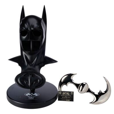 619. Batman's Sonar Batarang Replica with Hollywood Collectibles Group Batman's Batsuit Cowl Replica ### BATMAN FOREVER (1995)/BATMAN & ROBIN (1997)