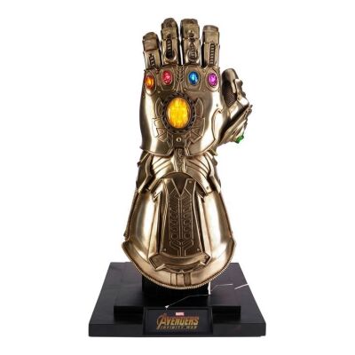 659. Light-Up Hot Toys Thanos Infinity Gauntlet Replica ### AVENGERS: INFINITY WAR (2018)