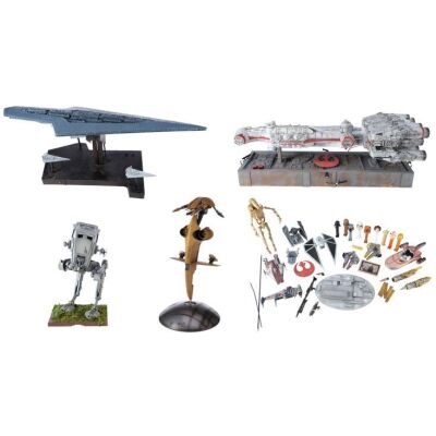 687. Collection of Model Miniature Replicas and Star Wars Toys ### STAR WARS MERCHANDISE