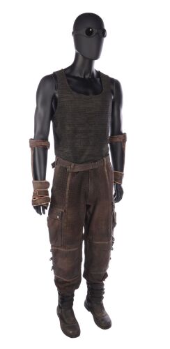97. Riddick's (Vin Diesel) Ensemble ### THE CHRONICLES OF RIDDICK (2004)