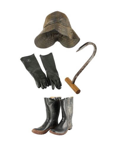 203. Benjamin "Ben" Willis/Fisherman Killer's (Muse Watson) Ensemble Components with Stunt Boots ### I KNOW WHAT YOU DID LAST SUMMER (1997)