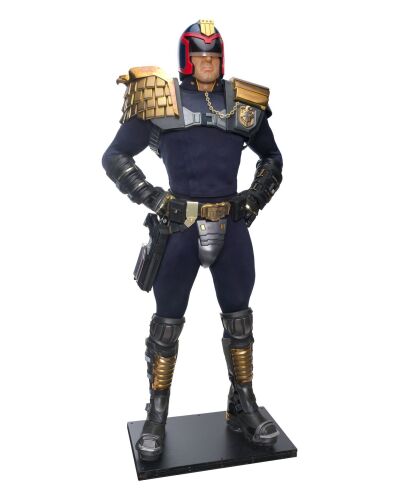 228. Planet Hollywood Collection: Full-Size Planet Hollywood Judge Joseph Dredd (Sylvester Stallone) Statue ### JUDGE DREDD (1995)