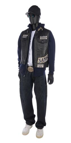 338. Jackson "Jax" Teller (Charlie Hunnam) President Kutte Ensemble ### SONS OF ANARCHY (T.V. SERIES, 2008 - 2014)