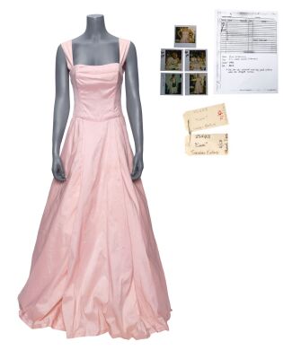 434. Gwen Cummings' (Sandra Bullock) Bridesmaid Dress ### 28 DAYS (2000)