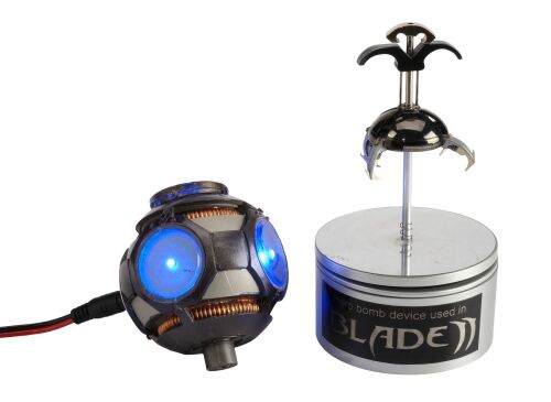 568. Dieter Reinhardt's (Ron Perlman) Mechanical Skull Bomb with Light-Up SFX UV Bomb ### BLADE II (2002)