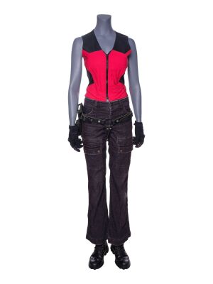 572. Abigail Whistler's (Jessica Biel) Ensemble ### BLADE: TRINITY (2004)