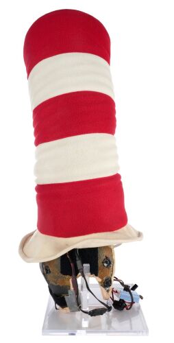 643. The Cat's (Mike Myers) Remote Control Hat and Cap ### DR. SEUSS' THE CAT IN THE HAT (2003)