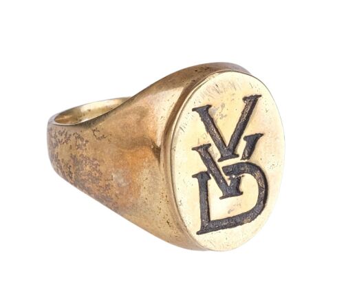 685. Dr. Victor Von Doom's (Julian McMahon) Signet Ring ### FANTASTIC FOUR (2005)