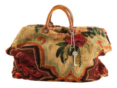 762. Agatha "Aggie" Cromwell's (Debbie Reynolds) Carpet Bag ### HALLOWEENTOWN (1998)
