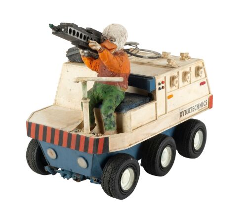 810. Howard and Neutron Disintegrator Model Miniature ### HOWARD THE DUCK (1986)