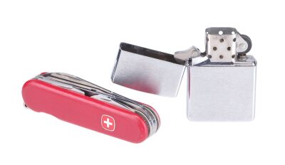 881. Mike Papac Collection: Martin Riggs' (Mel Gibson) Wenger Handyman Red Swiss Army Knife and Lighter ### LETHAL WEAPON 3 (1992)