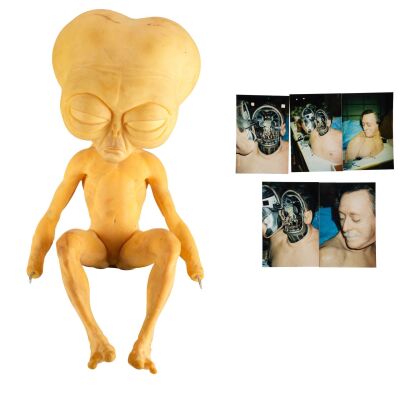 941. Oversized Unfinished Gentle Rosenberg Arquillian Prince (Mark Setrakian) Puppet Casting with Five Behind-the-Scenes Photographs ### MEN IN BLACK (1997)