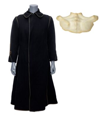 970. Charlie Manx's (Zachary Quinto) Trench Coat ### NOS4A2 (T.V. SERIES, 2019 - 2020)