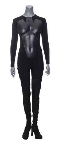 1055. Alice's (Milla Jovovich) Ninja Ensemble ### RESIDENT EVIL: AFTERLIFE (2010)