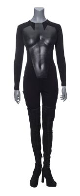 1055. Alice's (Milla Jovovich) Ninja Ensemble ### RESIDENT EVIL: AFTERLIFE (2010)
