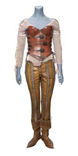 1085. Alice's (Alicia Vikander) Final Battle Ensemble ### SEVENTH SON (2014)